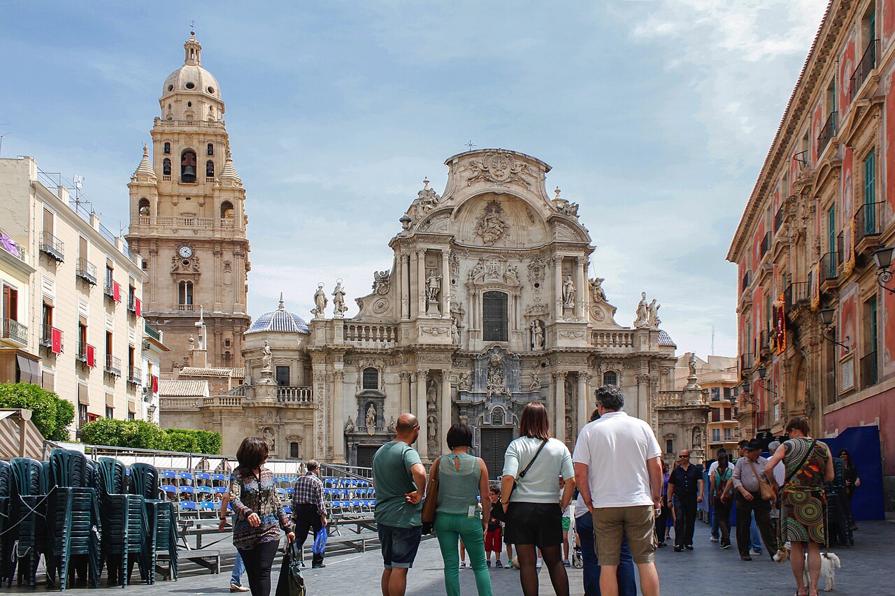 Detenido por el asesinato de su expareja en un centro comercial de Murcia