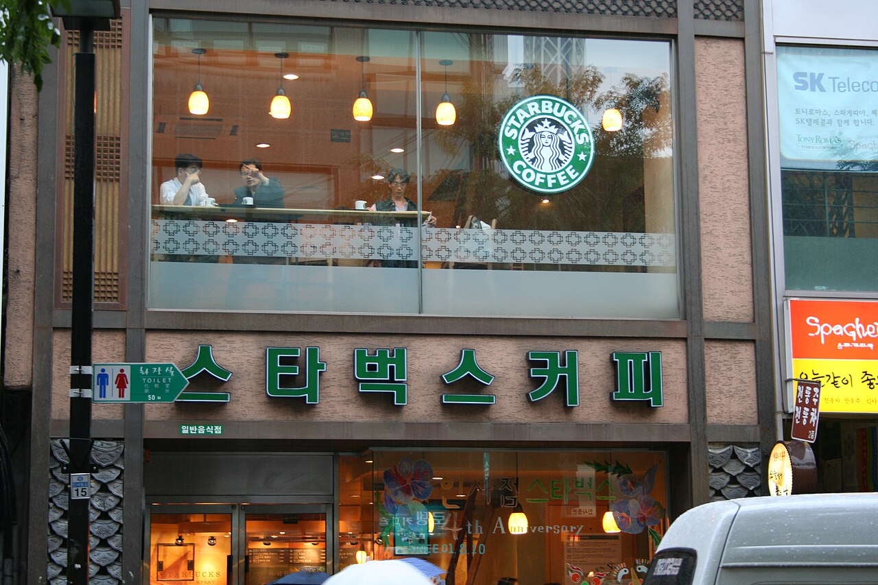 Polizei durchsucht Starbucks Korea wegen 'Tank Day'-Kampagne